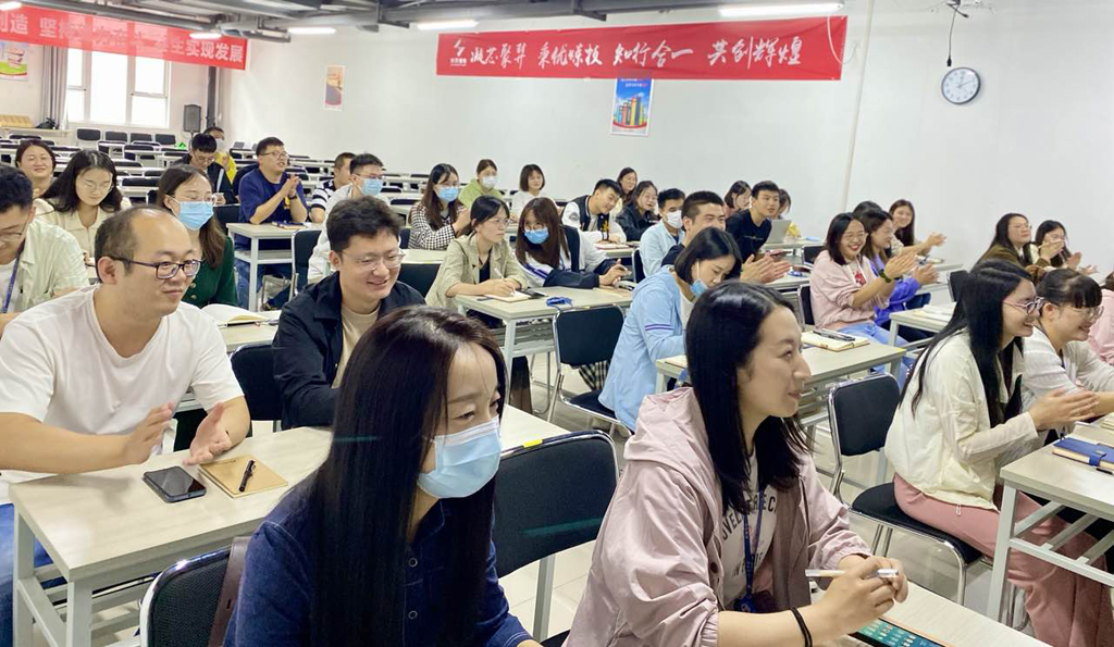 ks凯时微电第一期英语培训班正式开课